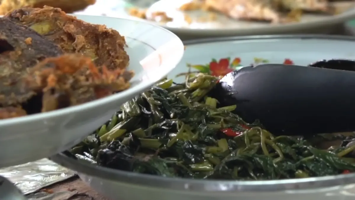 Beragam menu Warteg di Kecamatan Tanah Sareal, Kota Bogor.