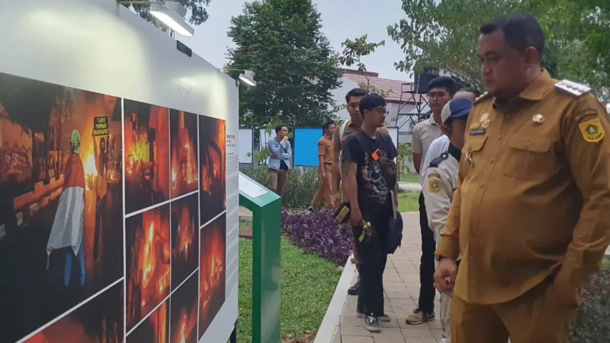 Bupati Bogor Rudy Susmanto mengunjungi Pameran Foto APFI 2026 di Taman Siliwangi, Cibinong, Kabupaten Bogor.(Dok. PFI Bogor)