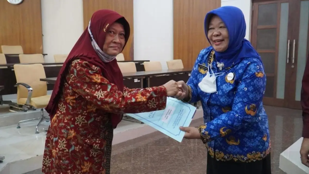 Ilustrasi Pensiunan PNS menerima gaji ke-13. Foto: Laman Pemkot Pekalongan