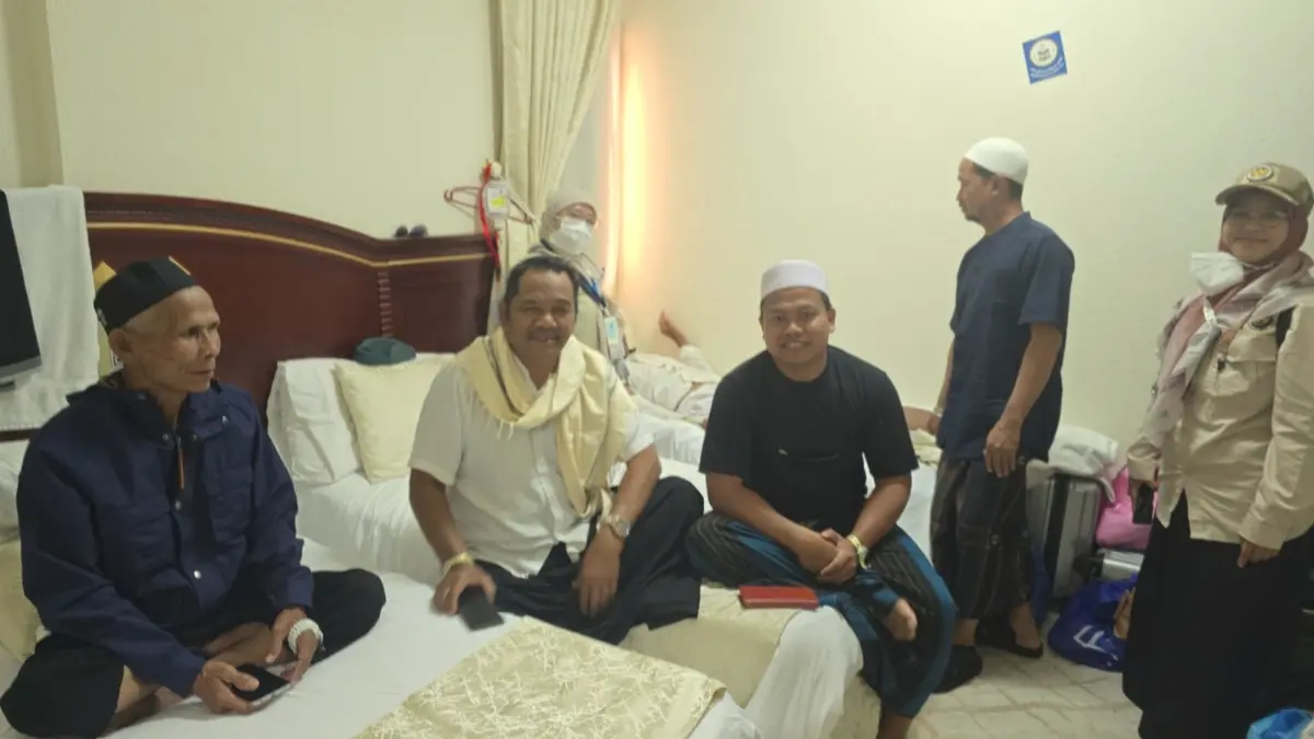 Jamaah Jks 03 Kabupaten Bogor di tanah suci sedang divisitasi oleh petugas kloter. (Ikbal Farisi for Radar Bogor)
