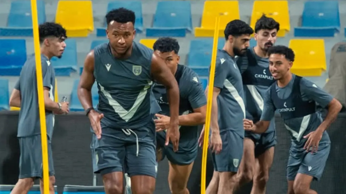 Para pemain Al Taawoun berlatih jelang lawan Al Ahli. (Instagram @altaawounfc)