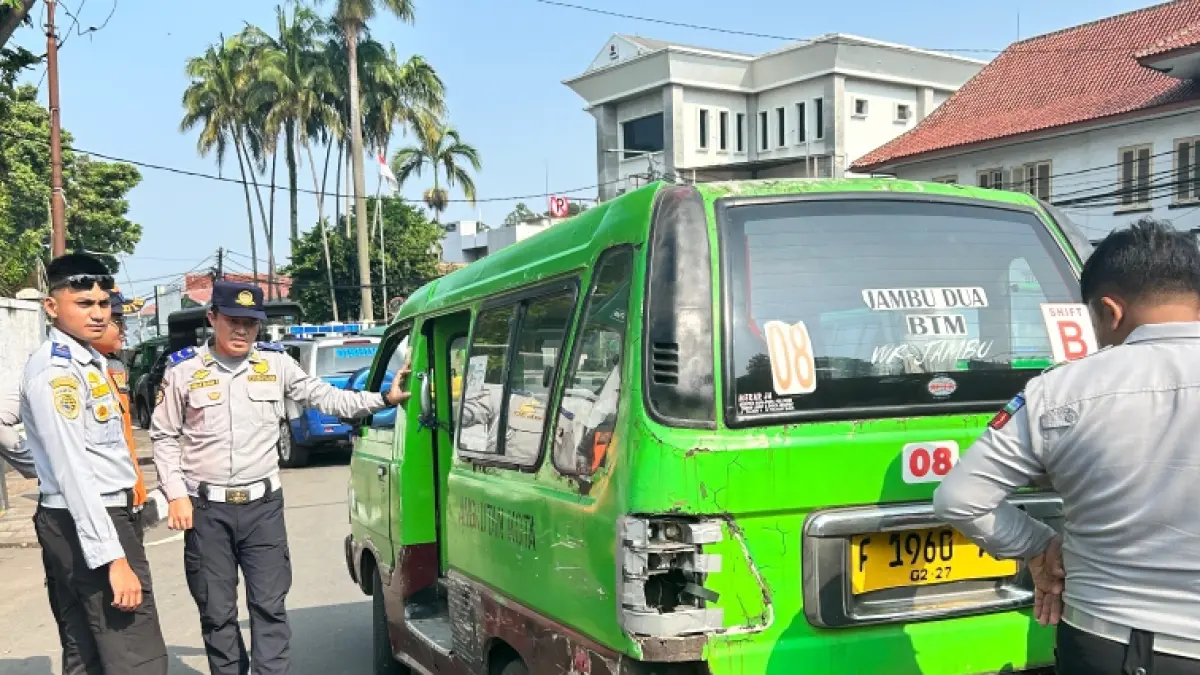 Penertiban dan penindakan angkot yang dilakukan Tim Reaksi Cepat Dinas Perhubungan (Dishub) Kota Bogor. (Foto: Dishub for Radar Bogor)