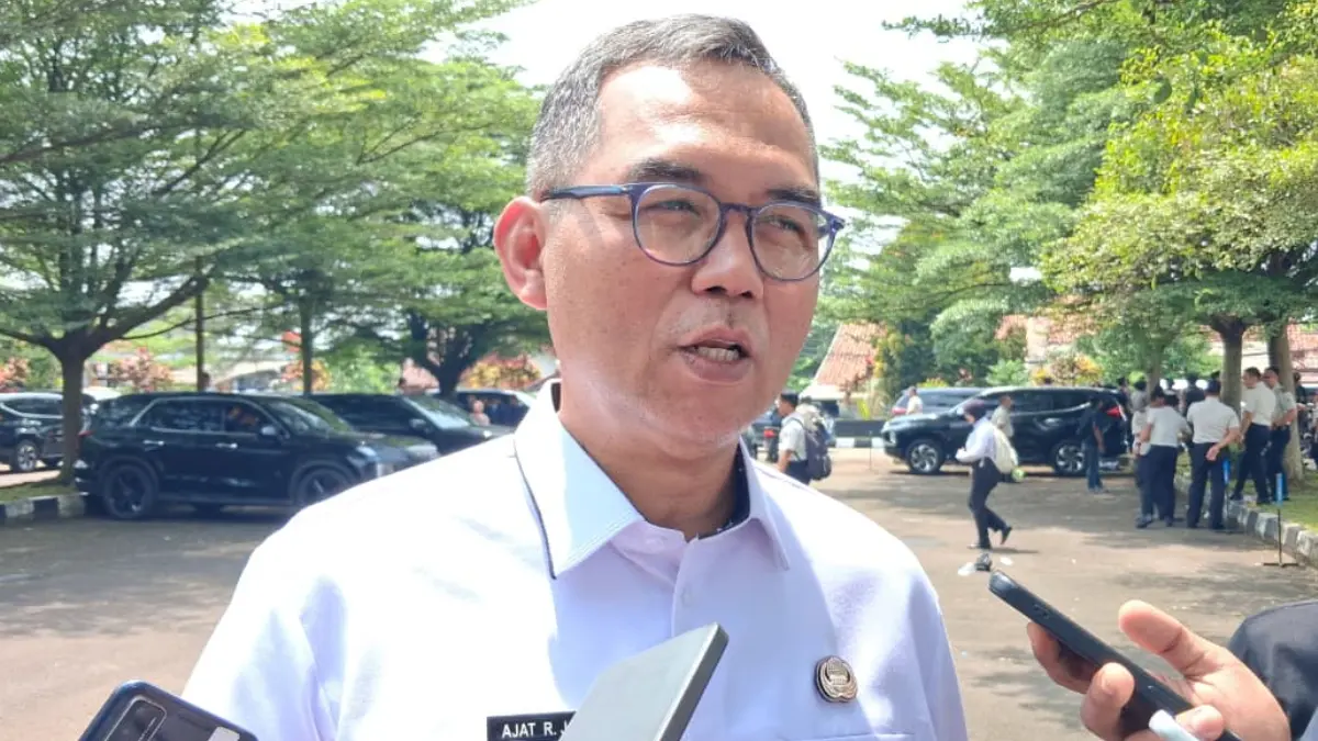 Sekretaris Daerah (Sekda) Kabupaten Bogor, Ajat Rochmat Jatnika saat menyampaikan keterangan. Kebijakan WFH di Pemkab Bogor berdampak positif. (Foto : Muhammad Ali/Radar Bogor)