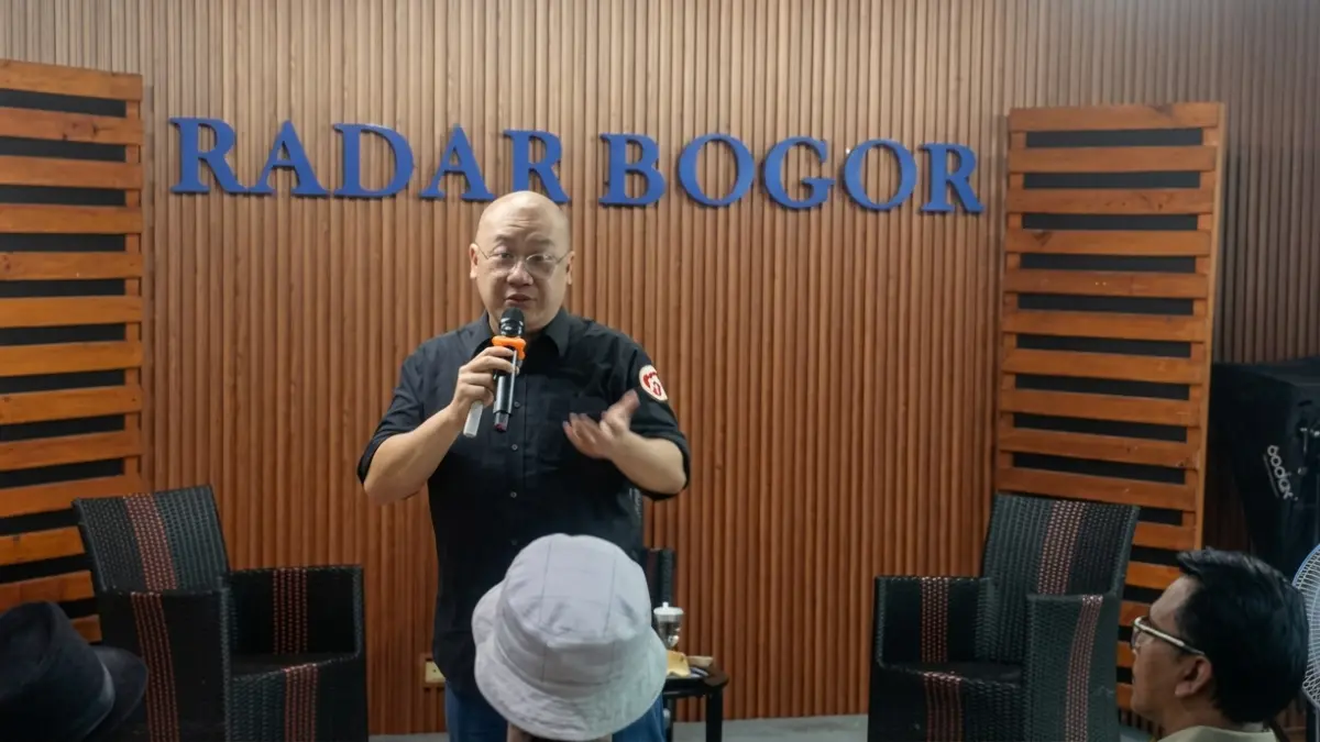 Tokoh Bogor, Harlan Bengardi membedah konsep bertajuk Dunia Bahagia Akhirat Surga di Graha Pena Radar Bogor, Senin 11 Mei 2026.  (Foto: Radar Bogor)