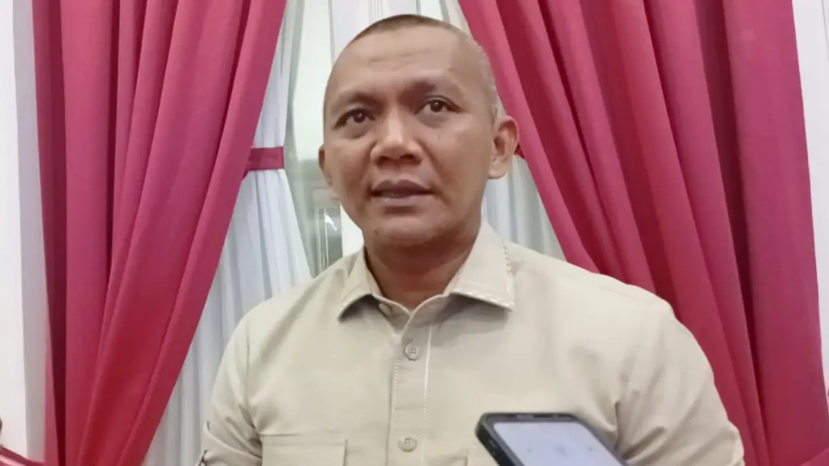 Wakil Wali Kota Bogor Jenal Mutaqin usai memimpin rapat tindak lanjut penanganan pengamen PKL di Paseban Narayana, Senin, 11 Mei 2026. (Fikri/Radar Bogor)