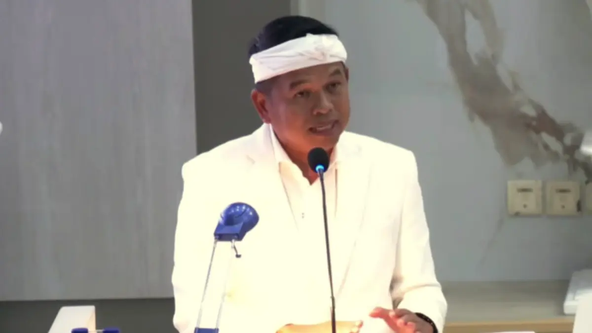 Gubernur Jawa Barat, Dedi Mulyadi saat hadiri rapat paripurna.  (Foto: DPRD Jawa Barat)
