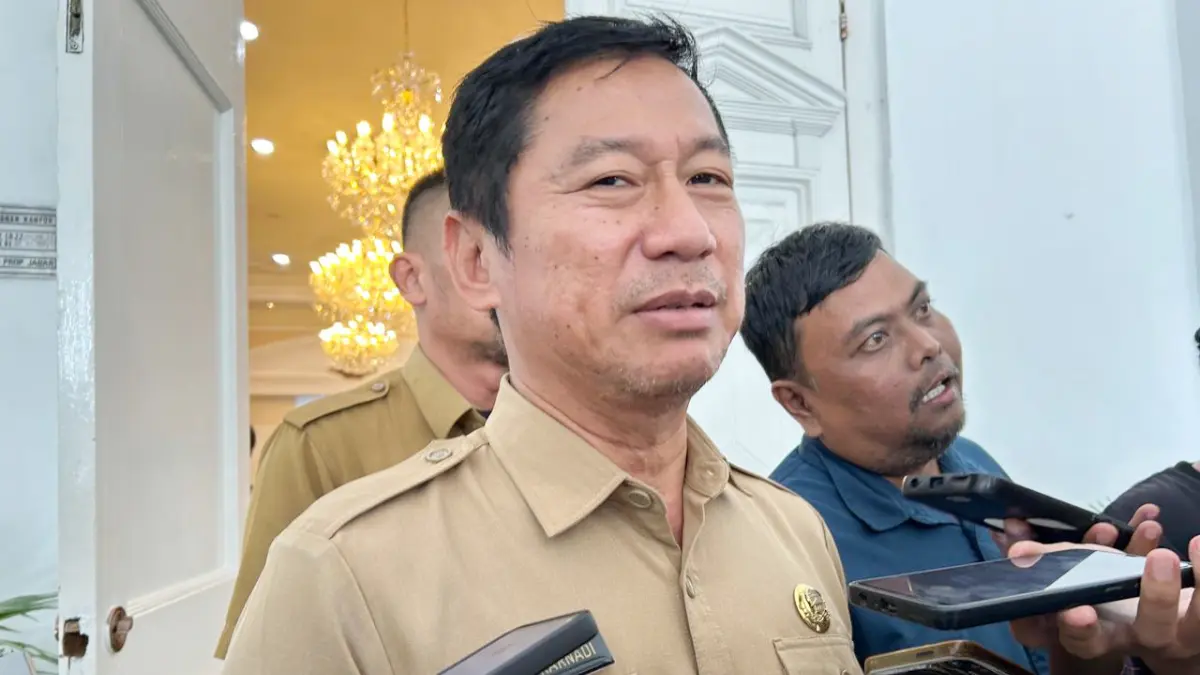 Kepala Dinas Pendidikan (Disdik) Kota Bogor Herry Karnadi saat menyampaikan keterangan kepada wartawan. (Fauzan/Radar Bogor)