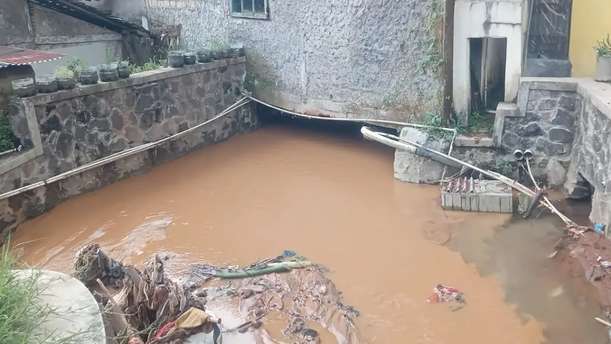 Kondisi air di aliran Sungai Cibeureum Desa Citeko, Cisarua, Kabupaten Bogor dikeluhkan warga. (Dok. Warga)