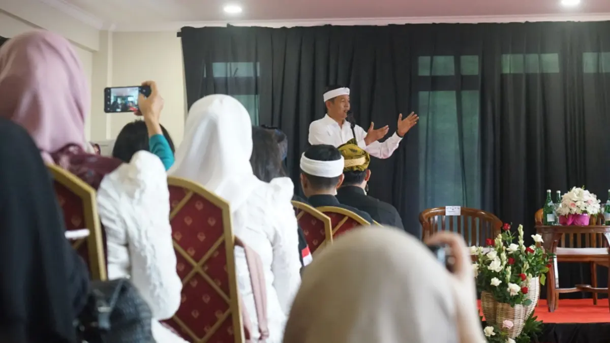 Gubernur Jawa Barat Dedi Mulyadi saat berada di Museum Pajajaran Batutulis, Kota Bogor. Foto: Sofyansyah/Radar Bogor