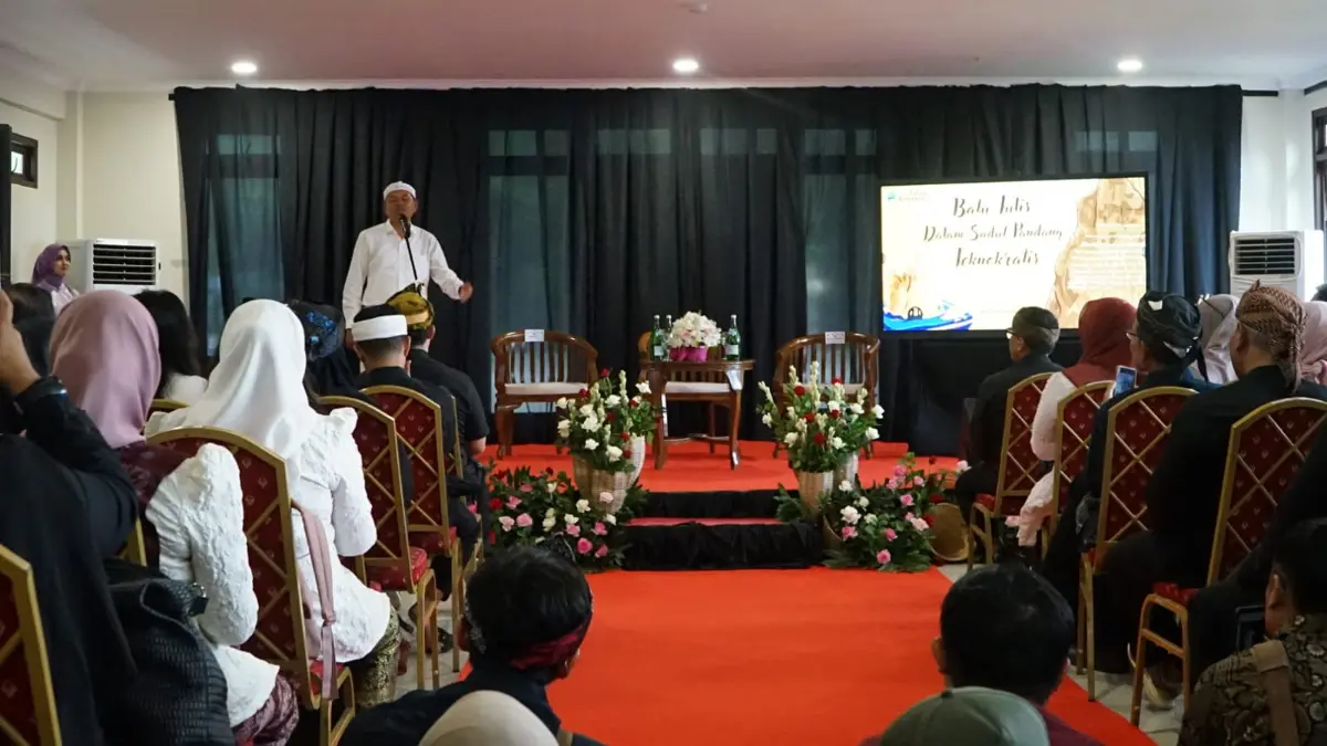 Gubernur Jawa Barat Dedie Mulyadi menghadiri diskusi Kecagarbudayaan dengan topik Prasasti Batutulis dan Makuta Binokasih Sanghyang Pake"  di Museum Pajajaran Batutulis kota Bogor, Kamis, 14 Mei 2026. Foto: Sofiansyah/Radar Bogor