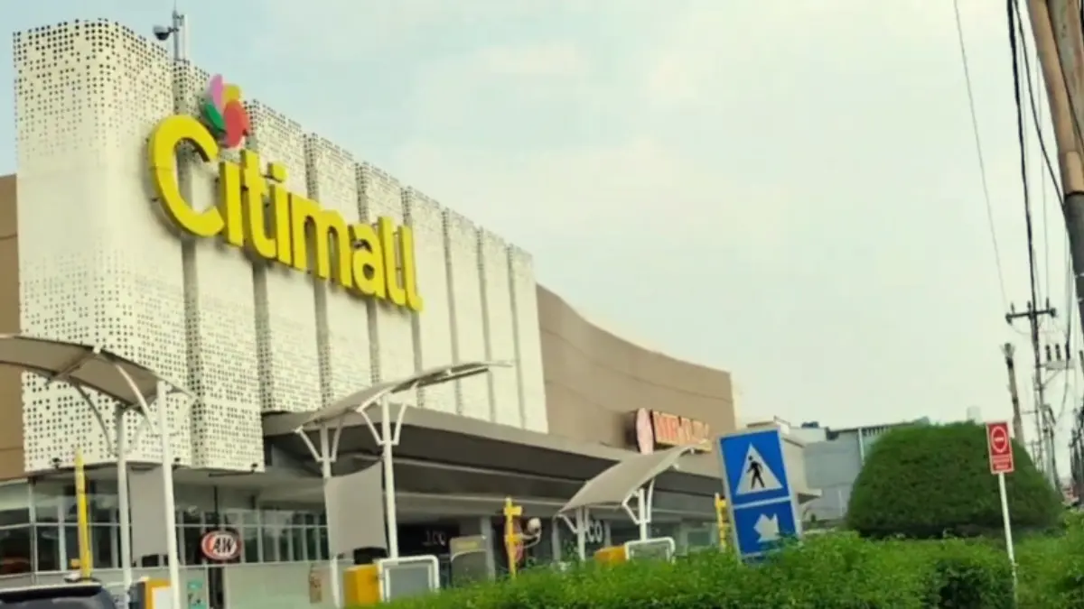 Salah satu tempat belanja di Kota Depok adalah Citimall Cimanggis.