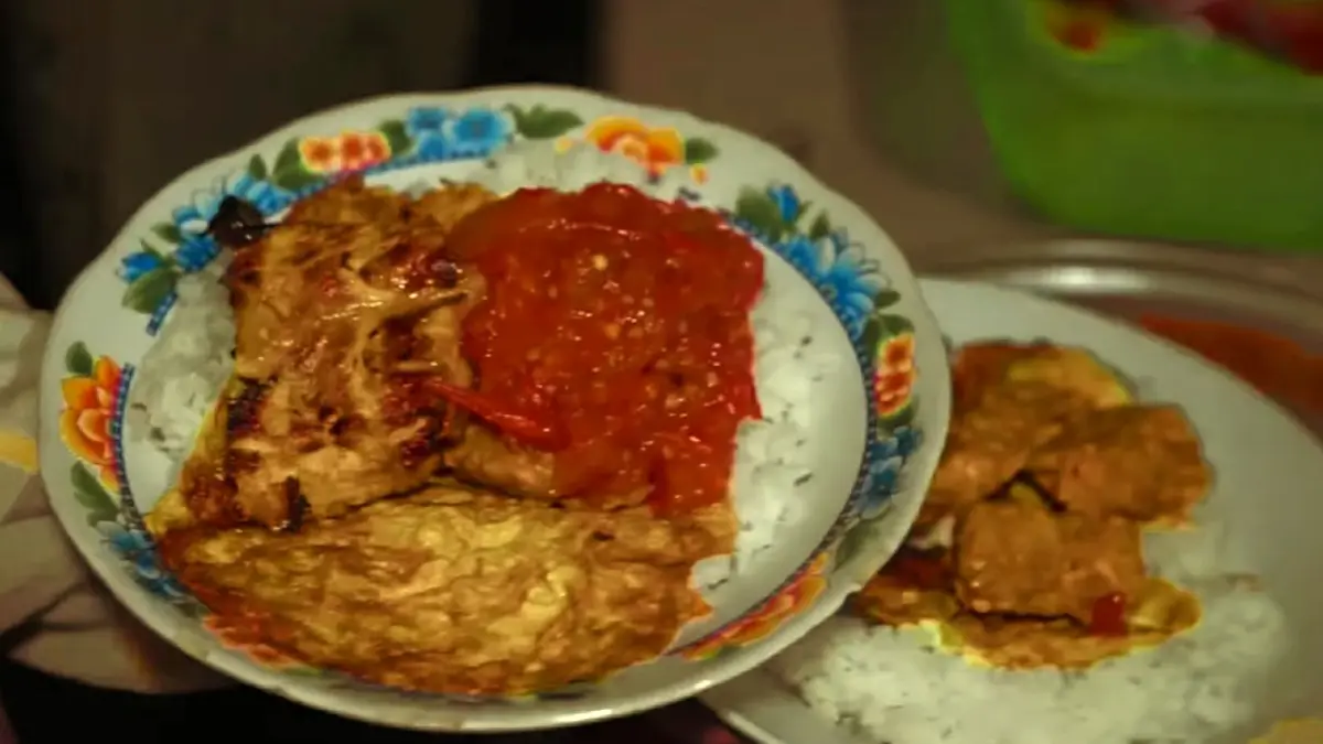 Sego Sambel Mak Yeye jadi salah satu rekomendasi kulineran di Surabaya.