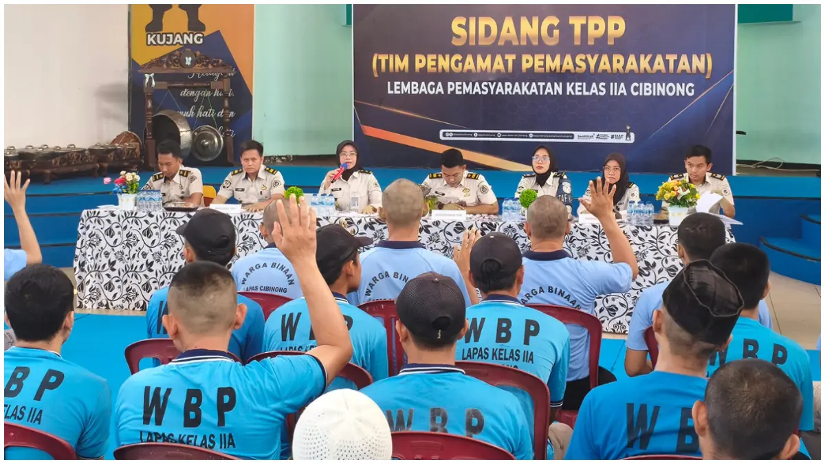 Sejumlah warga binaan Lapas Kelas IIA Cibinong Bogor saat mengikuti sidang TPP. (Foto : Lapas Cibinong for Radar Bogor)