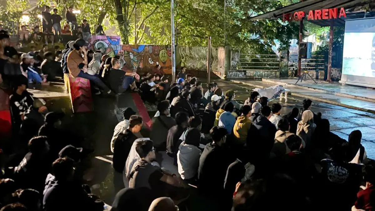 Acara pemutaran film dan diskusi bertajuk Pesta Babi: Kolonialisme di Zaman Kita digelar di Skate Park Sempur, Kota Bogor, Sabtu, 16 Mei 2026. (Aziz/Radar Bogor)