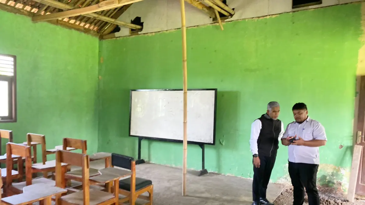 Dinas Pendidikan Kabupaten Bogor saat meninjau MTs Yasnifa Nurul Falah di Kecamatan Jonggol, Kabupaten Bogor.(Dok. Disdik Kabupaten Bogor)