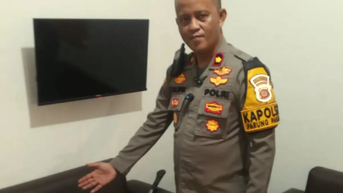 Kapolsek Parungpanjang, Kompol Taufik saat memberikan penjelasan terkait kronologis kejadian. (Foto : Nasir/ Radar Bogor) 