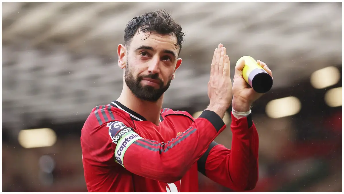 Kapten Manchester United Bruno Fernandes meraih penghargaan Sir Matt Busby Player of the Year musim 2025/2026