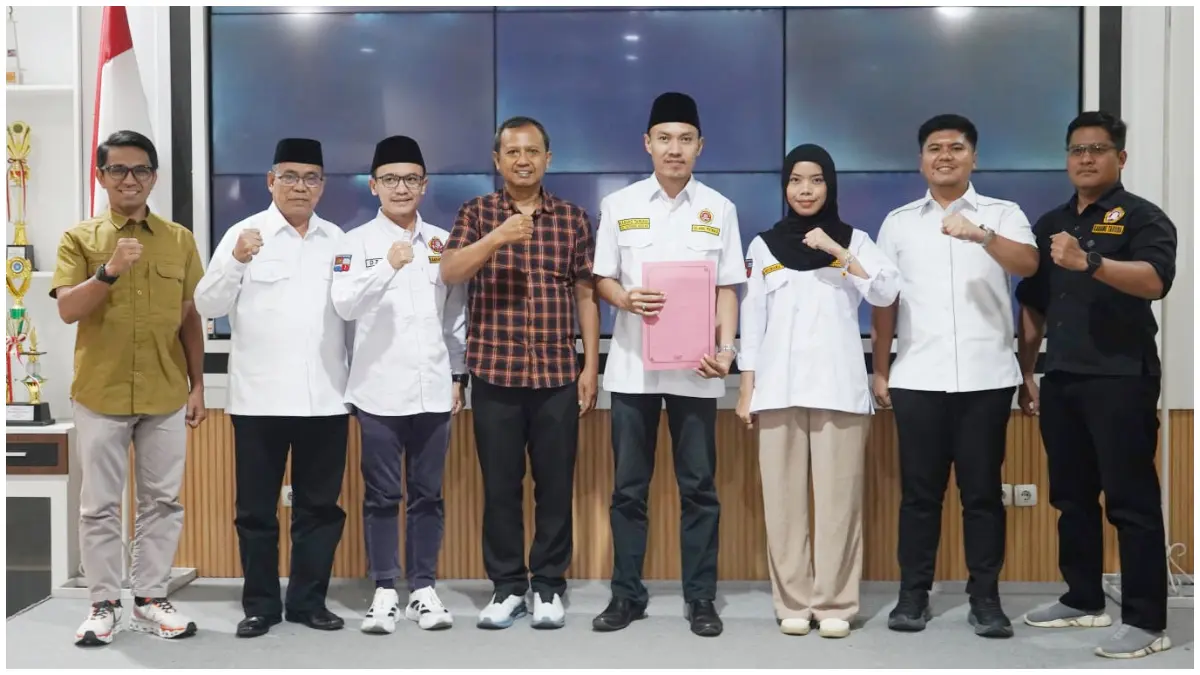 Pengurus Karang Taruna Kelurahan Kedung Badak resmi dilantik. (Foto: Fikri/Radar Bogor)