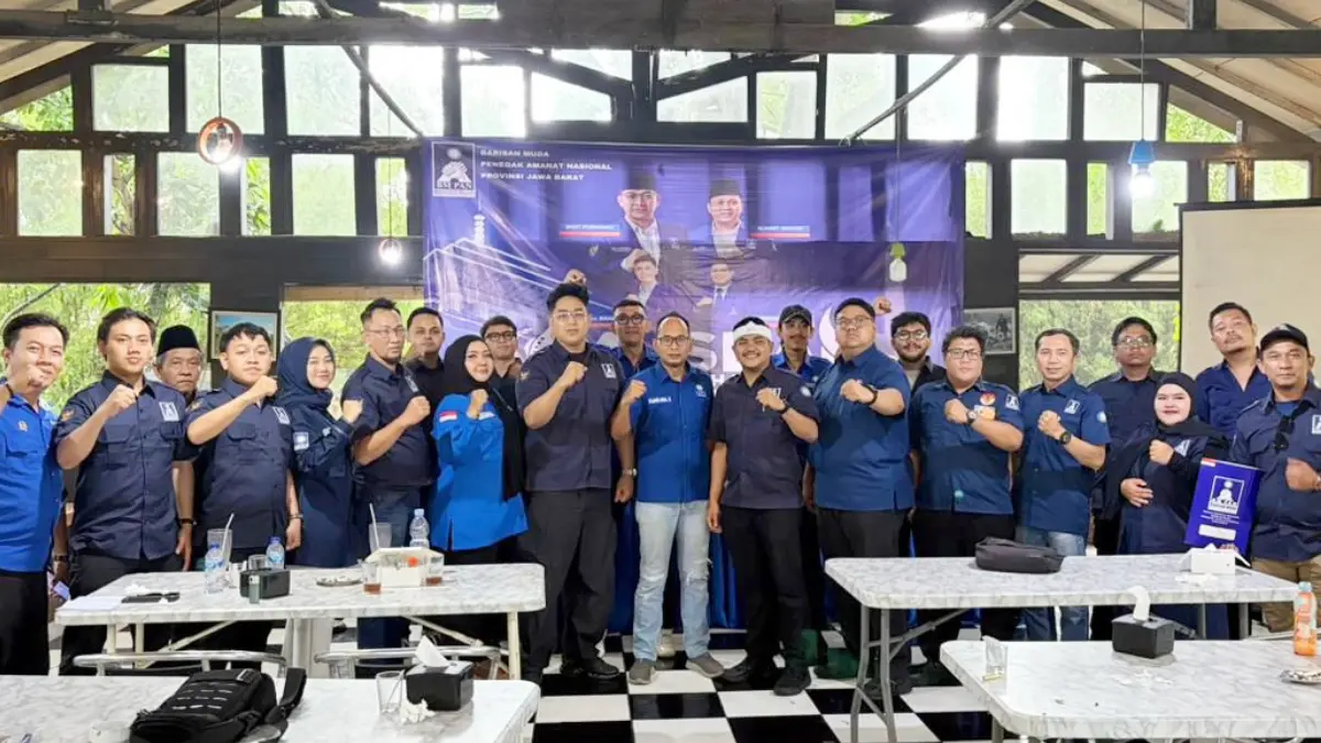 Razka Aira (tengah) usai ditetapkan sebagai Ketua Terpilih DPD Barisan Muda Penegak Amanat Nasional Kota Bogor dalam Musda VI, Sabtu, 16 Mei 2026. (Dok. Razka Aira)