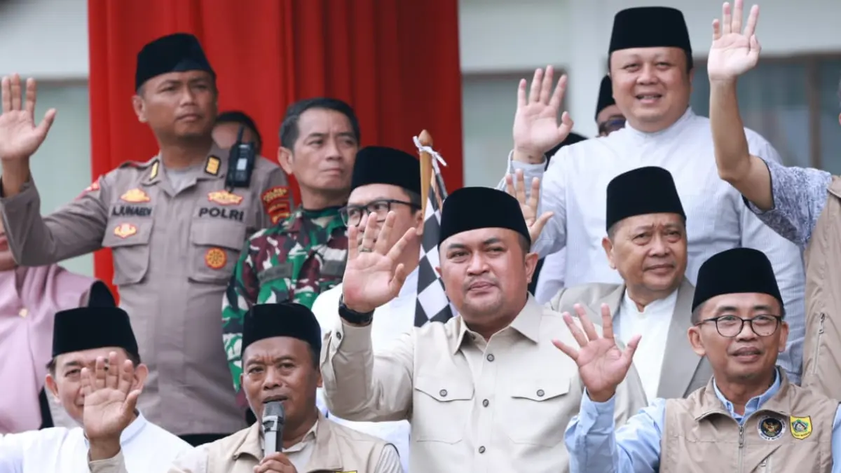 Bupati Bogor Rudy Susmanto melepas keberangkatan Jamaah Haji Kloter 23 Kabupaten Bogor yang akan diberangkatkan menuju Asrama Haji Embarkasi Bekasi. (Dok. Diskominfo Kabupaten Bogor)