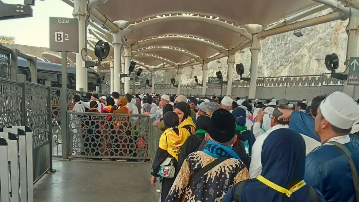 Terminal Bus Ajyad tampak dipenuhi para jamaah haji. (Ikbal Farisi for Radar Bogor)