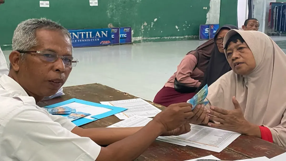 Ilustrasi penarikan pencairan bansos oleh KPM. (Foto: Instagram @gunungpring.muntilan)