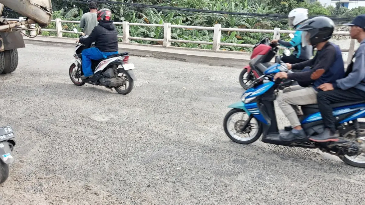 Jembatan Kedep yang di kenal Jembatan Wika penghubung Kecamatan Gunung Putri dan Klapanunggal, Kabupaten Bogor rencananya akan direkonstruksi total. (Muhammad Ali/Radar Bogor)
