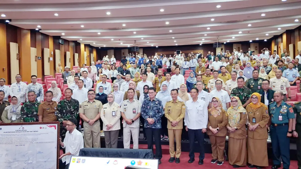 Wakil Bupati Bogor Ade Ruhandi atau Jaro Ade hadir dalam penandatangan komitmen bersama untuk penanganan atau pencegahan penyalahgunaan OOT dan dengan lintas sektor secara simbolis di Universitas Pertahanan, Bogor, Senin, 18 Mei 2026. (Muhammad Ali/Radar Bogor)
