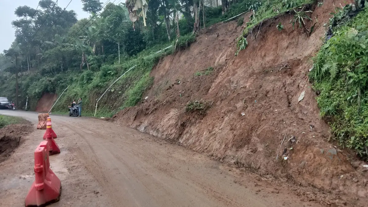 Salah satu titik bencana di Kabupaten Bogor yakni longsor di Malasari, Kecamatan Nanggung, Kabupaten Bogor. (Dok. UPT Jalan dan Jembatan Cigudeg)