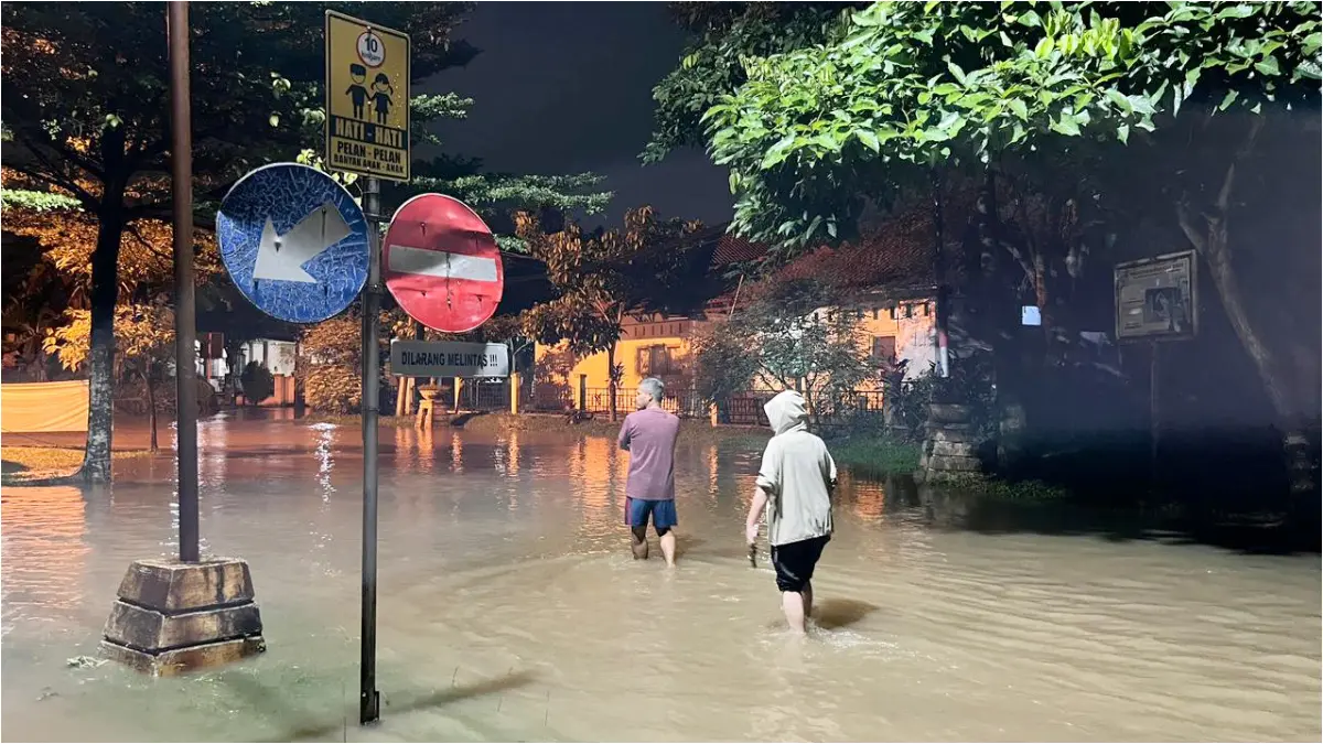 Sejumlah wilayah di Kota Bogor terendam banjir termasuk permukiman warga Senin, 18 Mei 2026. (Aziz/Radar Bogor)