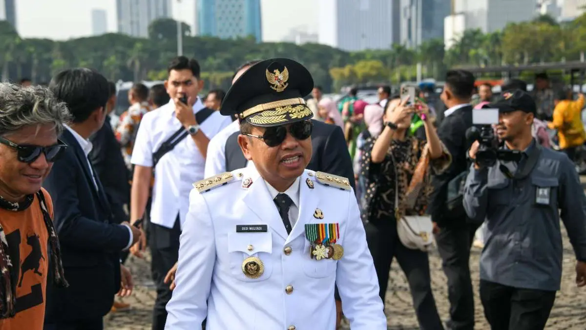 Gubernur Jawa Barat Dedi Mulyadi soroti perlintasan rel kereta api di Bekasi. Foto: Laman Jabarprov