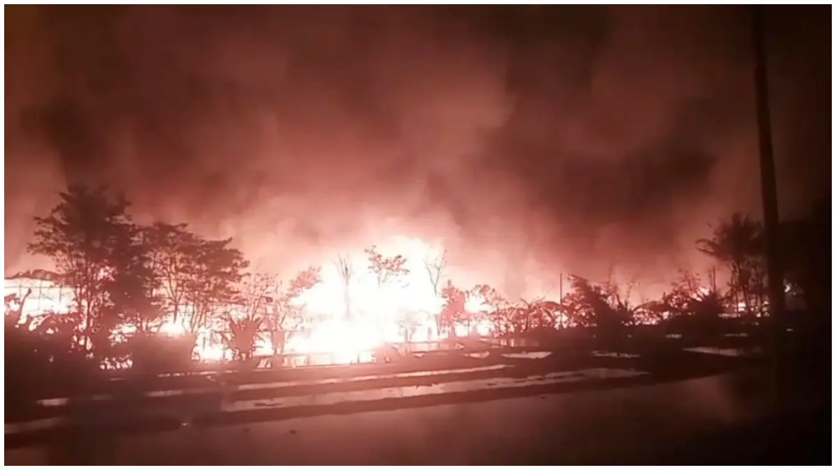 Kobaran abi yang membakar peternakan ayam di Desa Karyamekar, Kecamatan Cariu, Kabupaten Bogor, Selasa 19 Mei 2026. (Foto: Damkar for Radar Bogor)