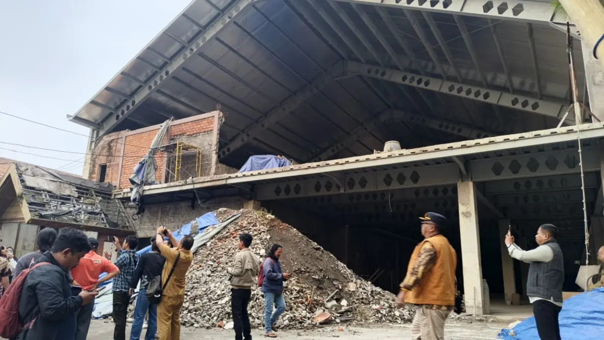 Komisi III DPRD Kota Bogor meninjau proyek pembangunan hotel di Kelurahan Katulampa, Kecamatan Bogor Timur. (Fikri/Radar Bogor)