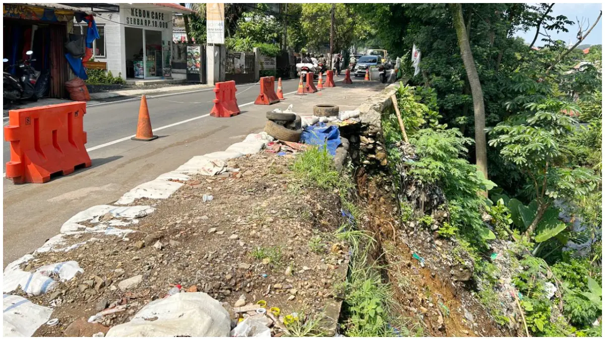 Kondisi terkini longsor di Jalan Kebon Pedes, Tanah Sareal, Kota Bogor. (Foto : Fauzan/Radar Bogor)