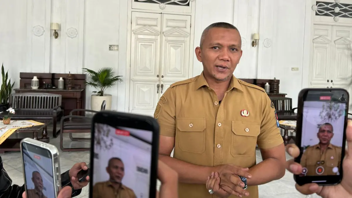 Wakil Wali Kota Bogor Jenal Mutaqin saat menyampaikan keterangan kepada wartawan. (Fauzan/Radar Bogor)