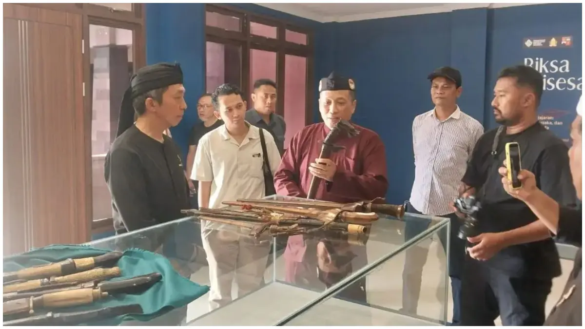 Wali Kota Bogor Dedie Rachim saat meninjau Museum Pajajaran, Batutulis. (Foto : Sofyansyah/Radar Bogor)
