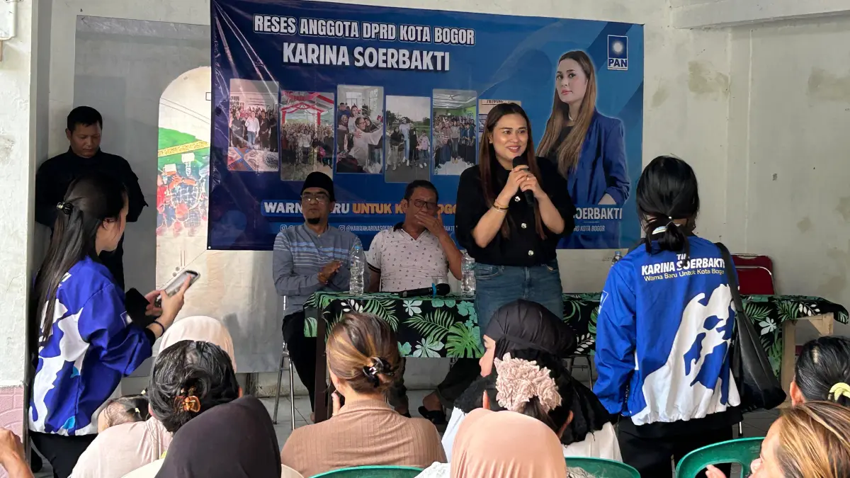 Anggota DPRD Kota Bogor, Karina Soerbakti saat melaksanakan reses di Kelurahan Gudang. Foto: Fauzan/Radar Bogor