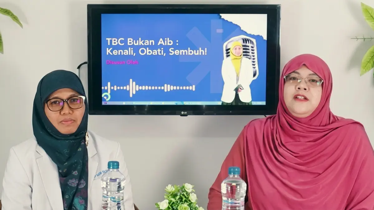 Dokter spesialis paru RSUD Kota Bogor, dr Evelsha Azzahra, Sp.P (kiri) membahas seputar TBC.