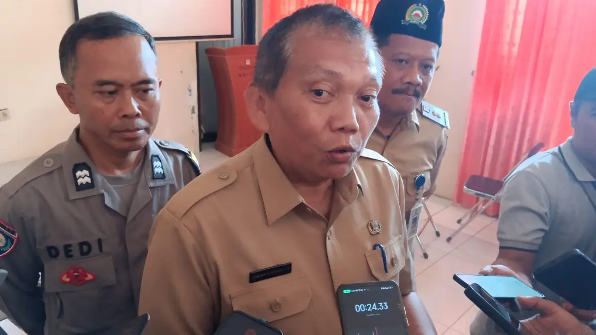 Kepala Disdukcapil Kota Bogor Ganjar Gunawan memberikan keterangan soal sinkronisasi data KK warga jelang SPMB 2026. Foto: Fikri/Radar Bogor