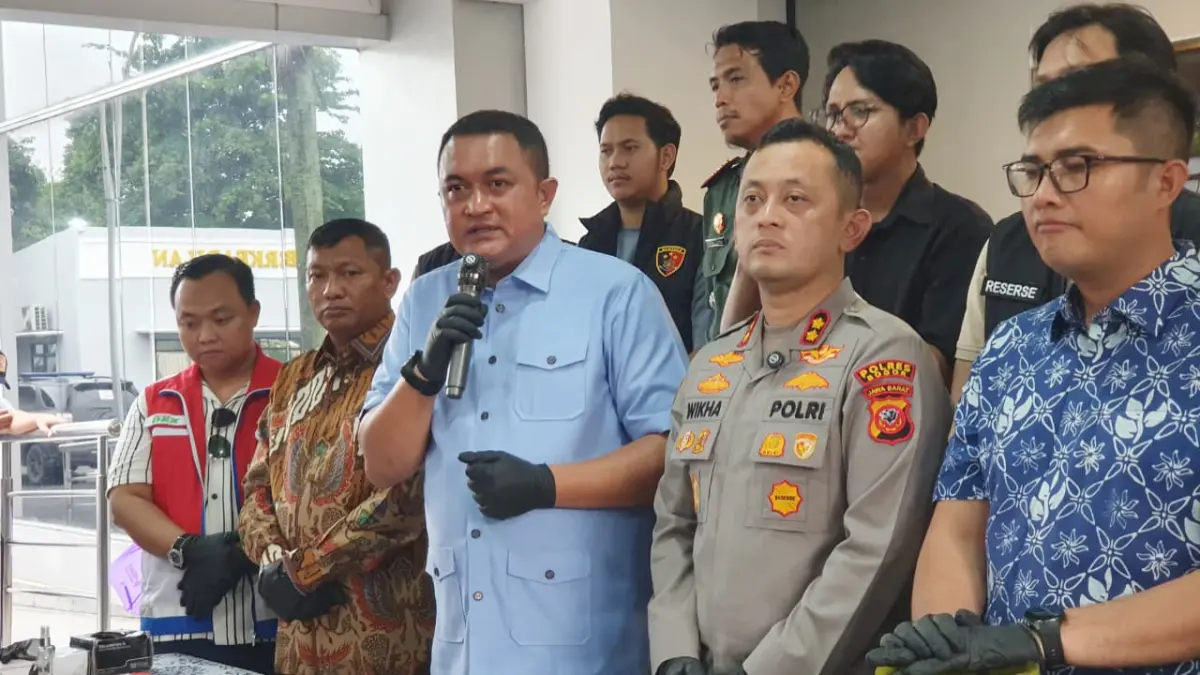 Bupati Bogor Rudy Susmanto hadir dalam konferensi pers terkait ungkap kasus tindak pidana migas oleh Polres Bogor. (Hendi Novian/Radar Bogor)