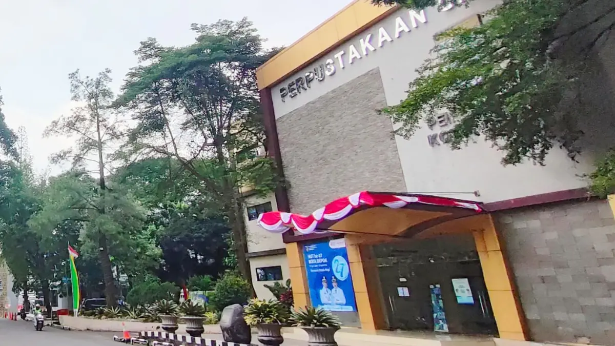 Koleksi di Perpustakaan Kota Depok bertambah mencapai lebih dari 87 ribu eksemplar. (Fajar/Radar Bogor)