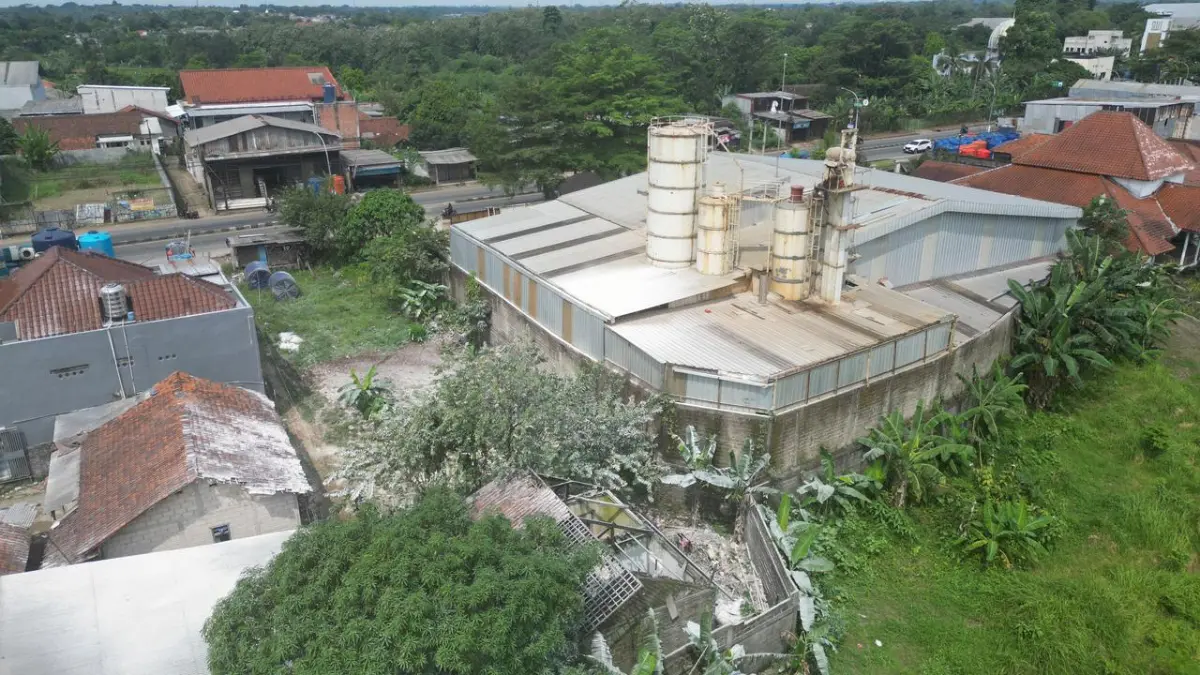 Lokasi pabrik semen di Jalan Raya Kemang Parung, Desa Jampang, Kemang yang mengalami kebocoran hingga mengeluarkan hujan abu semen ke pemukiman warga Bogor. Foto: Dzikri/Radar Bogor