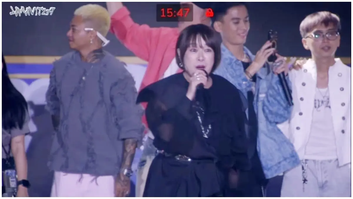 Maki Otsuki tampil sebagai special guest dalam Festivaaal Marapthon The Last Tale di Istora Senayan, Jakarta. (Foto: YouTube @ybrap dan Instagram @weareaaaclan)