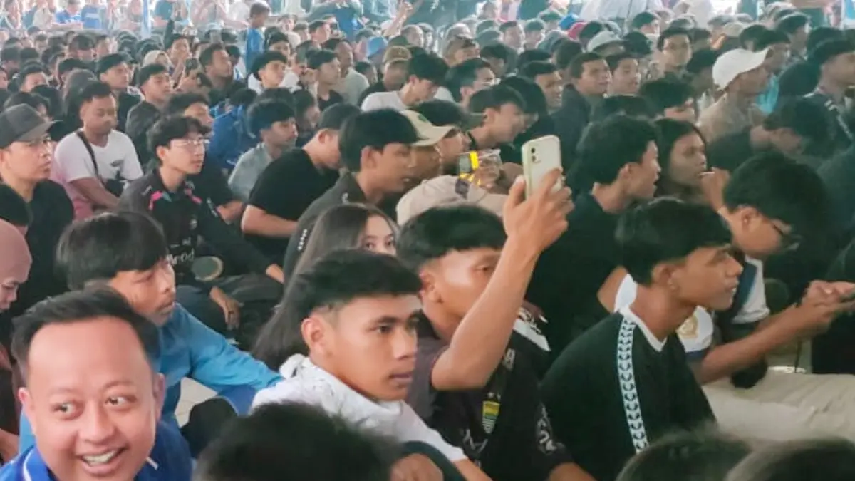 Suasana nobar laga Persib Bandung vs Persijap Jepara di Cimahpar, Kota Bogor Sabtu, 23 Mei 2026. (Fajar/ Radar Bogor)