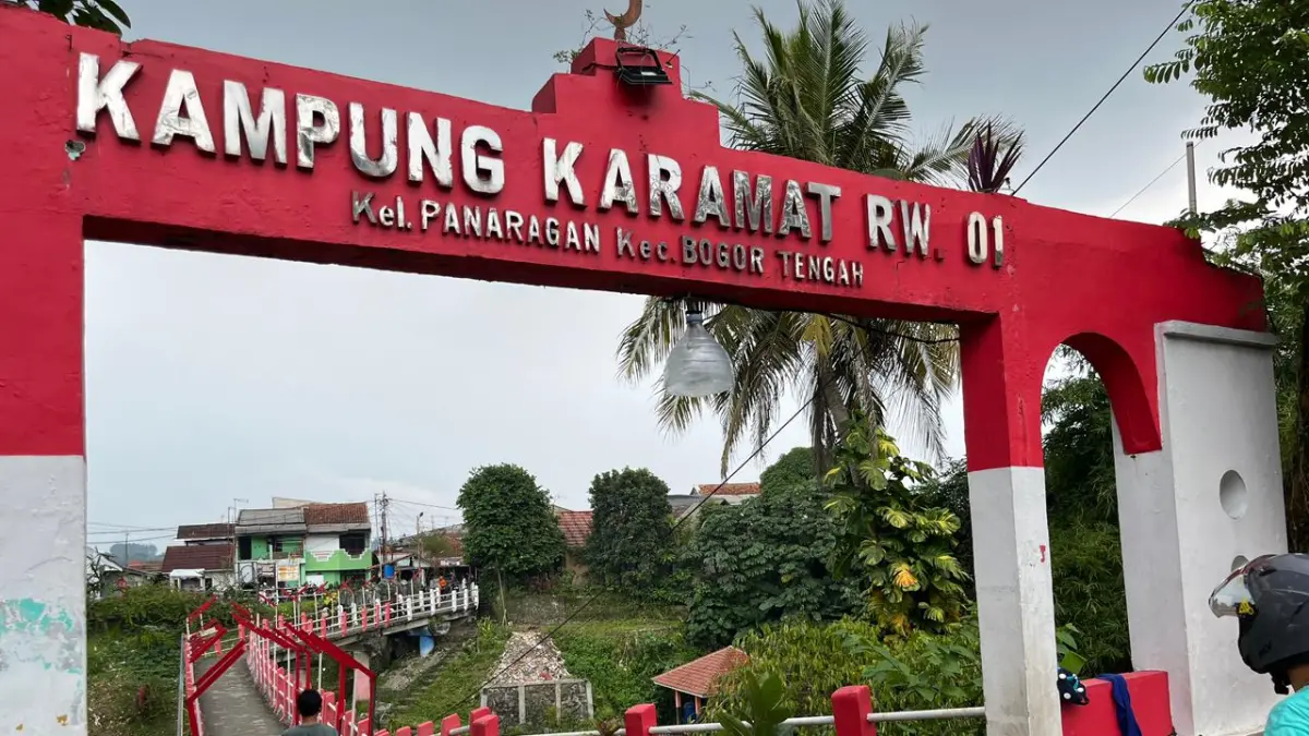 Jembatan Kampung Keramat, Kelurahan Panaragan, Bogor Tengah Kota Bogor TKP pria tanpa identitas diguga lompat. (Foto : Aziz/Radar Bogor)