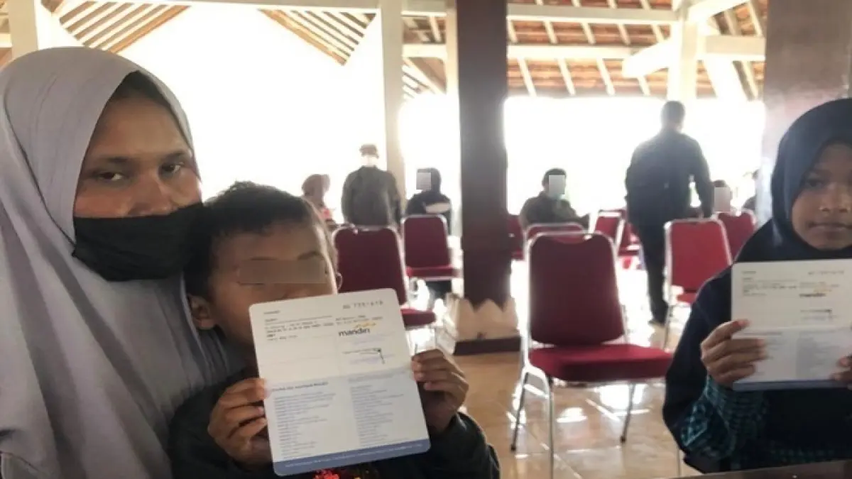 Penerima bansos Atensi YAPI. (Foto: kampungkb.bkkbn.go.id)