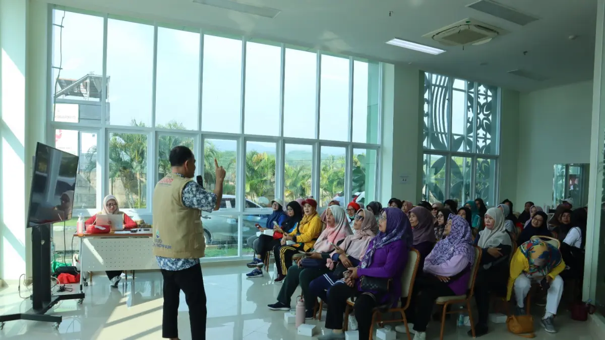 RSUD R. Moh. Noh Nur Leuwiliang Bogor menggelar kegiatan senam bersama dan edukasi kesehatan bertajuk Mengenal Osteoartritis bagi Komunitas Spirit Sejalan. (Dok. RSUD R. Moh. Noh Nur)