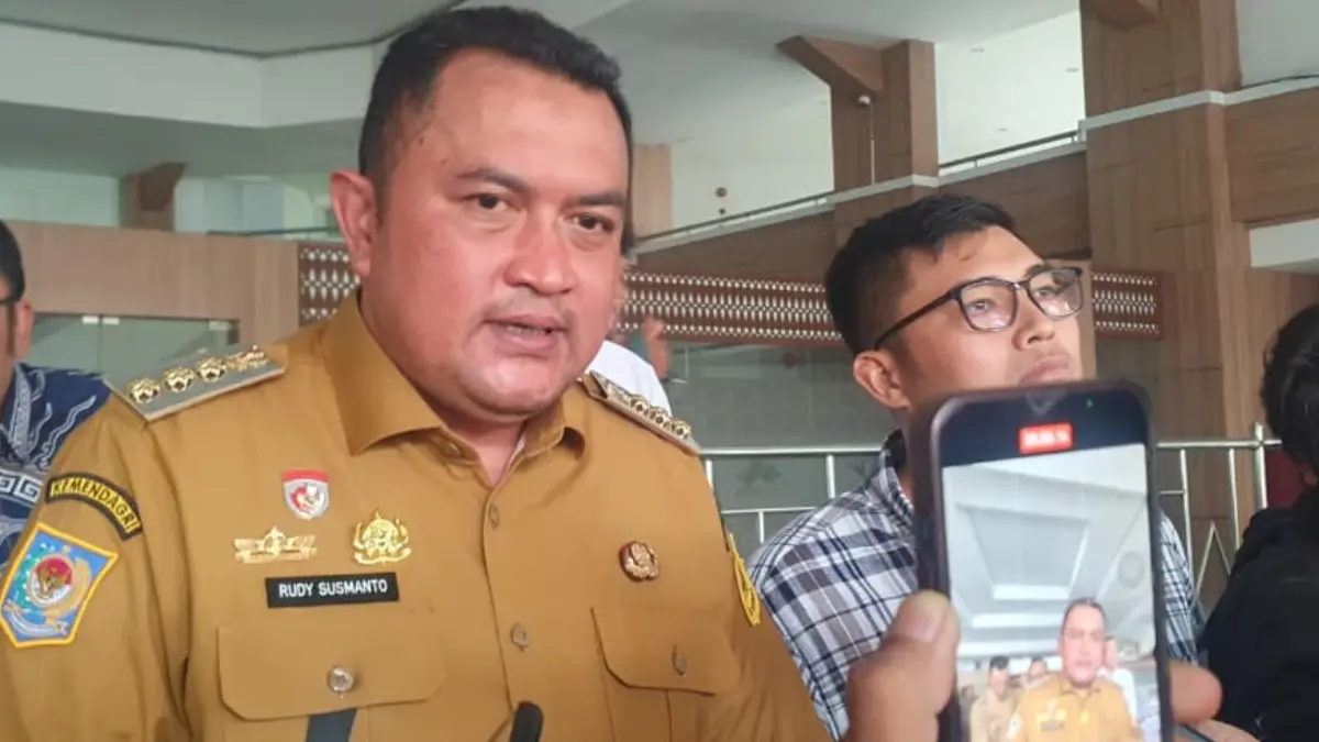 Bupati Bogor Rudy Susmanto saat menyampaikan keterangan kepada wartawan, Senin, 25 Mei 2026. (Muhammad Ali/Radar Bogor)