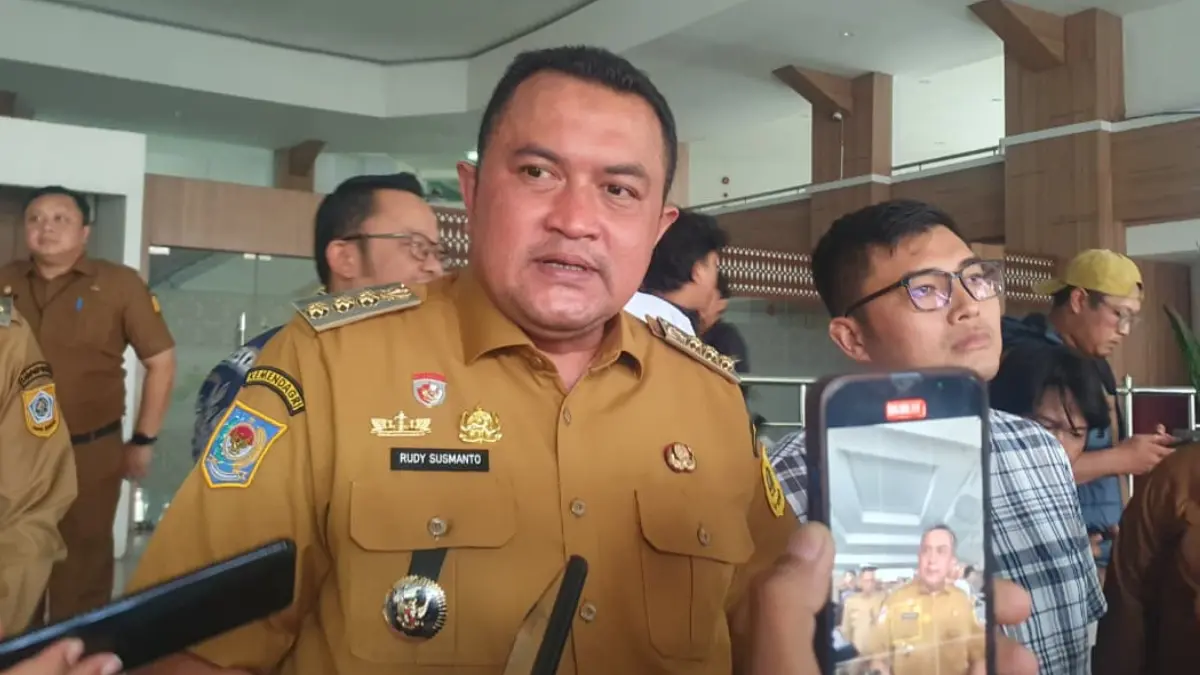 Bupati Bogor Rudy Susmanto saat menyampaikan keterangan kepada wartawan.(Billy/Radar Bogor)