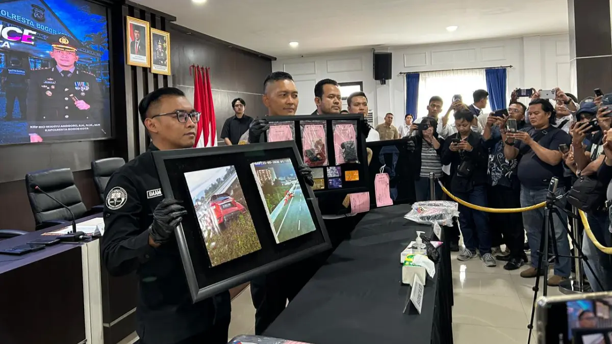 Kapolresta Bogor Kota Kombes Pol Rio Wahyu Anggoro saat merilis kasus meninggalnya wanita yang ditemukan di Jalan Sholeh Iskandar. (Fauzan/Radar Bogor)